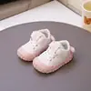Sapatos de bebê 2026 primavera e outono, sapatos da moda e versáteis para bebês e crianças pequenas, sapatos infantis anti-tombo, desenhos animados, fofos, com sola macia