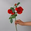Rama única 3 cabezas se sienten hidratantes rosa flor artificial decoración de sala de estar de casa mesa de comedor decoración de boda se sienten rosa Rosa