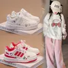 Zapatillas de Entrenamiento Pequeñas De Zapatos Rojos Suela Suave Zapatillas Blancas de Tabla Zapatos para Niñas 2026 Zapatos de Niña Primavera Nuevo Estilo Zapatos de Princesa para Niñas