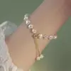 Pulsera Personalizada Imitación Perla Estilo Barroco Francés para Mujer, Estilo de Lujo Ligero Nicho de Gama Alta con Diseño Deslizante