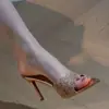 Elegantes tacones altos de banquete, populares entre las influencers femeninas, diseño adelgazante, tacones de aguja bordados, sandalias de tacón alto bordadas en color dorado champán