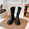 Botas Martin Peludas Altas e Quentes para Meninas 2025 Inverno Novo Botas de Motocicleta de Algodão Duplo Infantis Botas Estilosas e Modernas de Princesa