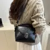 Bolso Pequeño Retro Texturizado Estilo Hong Kong para Mujer 2025 Nuevo Casual Moderno Bolso de Hombro Cruzado para Chicas Nuevo Lanzamiento