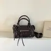 Bolsa Biker Estilo Coreano Feminina 2026 Nova Pequena Nicho Moda Rebite Bolsa de Mão Bolsa Almofada Alça Larga de Ombro Bolsa de Ombro Único Transversal