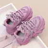 Sapatos plataforma de sola grossa para crianças, tênis "dad shoes" de malha única que aumentam a altura, novos sapatos femininos outono 2026, retrô, respiráveis, modernos, esportivos