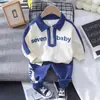 Ropa Infantil 20223 Nuevo Conjunto de Dos Piezas para Niños Estilo Primavera y Otoño Algodón con Cuello Camisero Estampado de Letras Lote de Fabricante