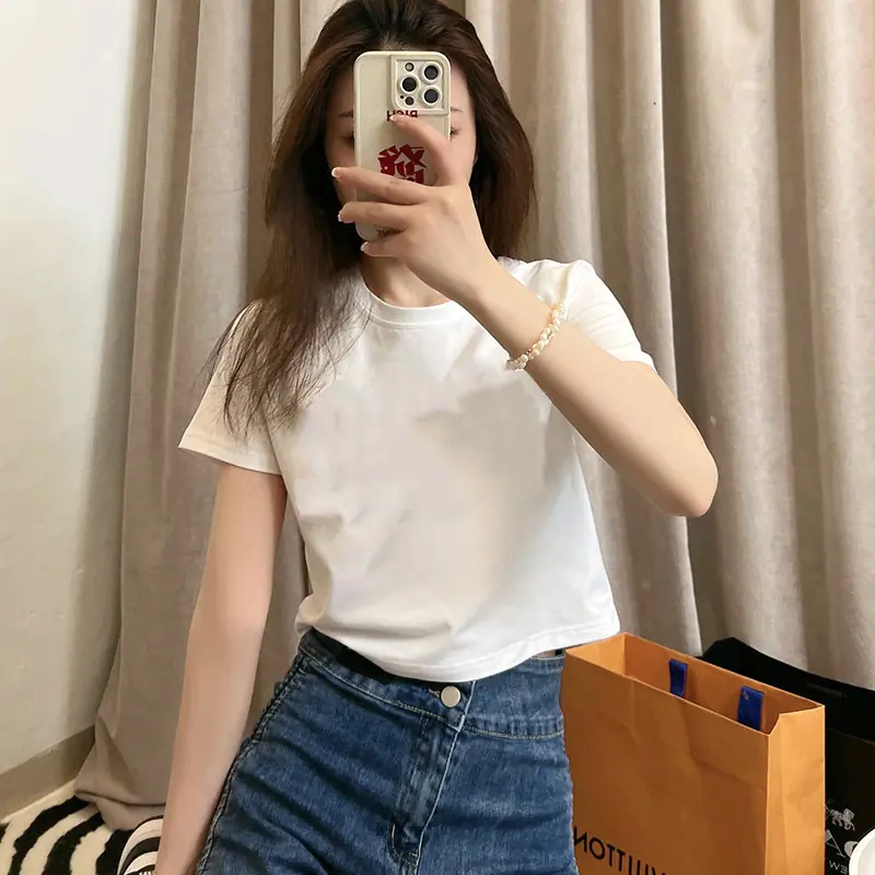 纯白色