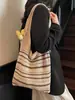 Bolsa de Palha Grande Capacidade Mais Vendida no Verão para Mulheres 2026 Novo Estilo Bolsa de Praia Trançada Vazada Estilo Relaxado Bolsa Tote Retrô
