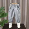 Calça Masculina Primavera e Outono 2026 Novo Estilo Calça de Moletom Infantil Calça Esportiva de Primavera Estilosa Moda Coreana para Bebê Calça Curva