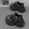 Sapatos femininos que aumentam a altura, de sola grossa, para pessoas baixas, alegria dos baixinhos, com cadarço, super quentes, tênis estilo "dad shoes" para mulheres, Novo Estilo Primavera/Outono 2026, Tênis Esportivo