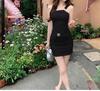 Vestido Sexy Estilo Hot Girl com Ombro Caído de Uma Alça para Mulheres Verão Novo Visual Emagrecedor Curto de Cintura Alta