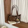 Bolso de mano pequeño para mujer con remaches transfronterizos 2026 nuevo diseño de moda versátil bolso de axila bolso de hombro retro para commuting gran capacidad