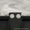 Pendientes de Alta Gama Coco Tachonados con Diamantes, Chapados en Oro con Microincrustaciones, Patrón Cuadriculado Finamente Tallado en CNC, Versátiles y Elegantes Pendientes de Botón Estilo Chanel
