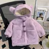 Casaco de inverno para meninas 2026 novo estilo, forrado com fleece, para bebês e crianças pequenas, top da moda em lã de cordeiro, comprimento médio