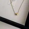 Joyería Chapada en Oro con un Toque de Lujo Ligero y de Alta Gama, Collar con Colgante de Corazón Pequeño Estilo Francés para Mujer, Cadena Versátil para Clavícula en Oro de Imitación