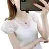 Camisa base canelada de manga curta com decote V vazado de renda doce estilo Chanel para mulheres, top de malha para mulheres
