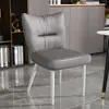 Silla de comedor simple estilo italiano, silla moderna de respaldo alto de alta gama, adecuada para uso doméstico, una silla de comedor lujosa y minimalista, silla de cuero cómoda y elegante para el ocio
