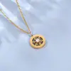 Colar com Pingente Redondo em Aço Inoxidável Cortado a Laser Cravejado com Zircônias em Formato de Diamante Design de Nicho Feminino Corrente de Clavícula Levemente Luxuosa Dourada