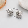Pendientes simples franceses de alta gama con aguja de plata S925, temperamento de chica joven, pequeños pendientes de metal retro, venta al por mayor de fábrica