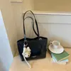 Bolso con diseño de nicho de moda, gran capacidad, bolso de hombro único para debajo del brazo para mujer, nuevo bolso tote de moda 2026 para salir