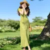 Nuevo vestido verde de verano estilo francés con corte al bies, cintura entallada, estampado elegante y diseño largo ondulado