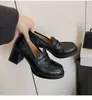 Versión de Piel de Vaca Tacón Grueso de 7 cm Zapatos Pequeños de Cuero para Mujer Cuero Genuino Slip-on Perezosos Tacones Altos Zapatos de Tacón Único JK Británicos Zapatos de Plataforma Gruesa Mocasines