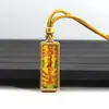 Venta al por mayor del fabricante Arena Mineral Pintada a Mano Acero de Titanio Thangka Zaki Lamu Amarillo Riqueza Mineral Pequeño Thangka Portátil Buda Amuleto Colgante Collar