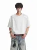 Camiseta masculina com design de rebite, estilo fino de verão, gola redonda de manga curta retrô americana, camiseta solta legal e moderna