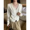 Suéter de Tricô Yinhe Off-White com Decote V Falso Duas Peças para Mulheres, Cardigã Solto Suave e Casual para o Início do Outono