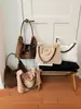2026 Nueva Bolsa de Tote de Felpa con Patrón de Ciervo para Mujer Otoño/Invierno Sensación de Alta Gama Gran Capacidad Bolso de Hombro Único para Axila Retro de Mano