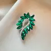 Broche Borboleta de Vidro de Luxo de Alto Padrão Transfronteiriço, Cristal Retro Incrustado com Diamantes, Elegante e Estiloso Broche para Blazer de Terno para Mulheres