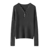 Suéter de cashmere minimalista com gola listrada abotoada para mulheres, gola tesoura, blusa de malha de manga comprida, corte justo e que valoriza a silhueta