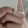 Anel estilo japonês de luxo leve com zircônia e madrepérola para dedo indicador feminino, com temperamento de alta qualidade, ajustável. Novo