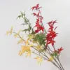 Ramas de hojas de arce artificiales en stock en rojo, amarillo y verde para decoración suave de interiores, arreglos florales y follaje decorativo para habitaciones modelo de casas de huéspedes