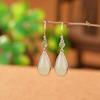 Pendientes Yilu de plata de ley S925 chapados en oro con jade hetiano, estilo étnico vintage, gota de agua, palabra Xi, elegante gancho para la oreja de plata
