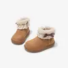 Botas de Neve para Meninas Sapatos Grandes de Algodão para Crianças 2025 Novas Botas Curtas Quentes de Inverno para Meninas Pequenas com Forro de Pelúcia e Sapatos de Inverno Espessos