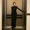 Vestido Chemise Vintage Gola Polo Estilo Francês com Mangas Abotoadas, Manga Longa Slim Fit Cintura Marcada Emagrecedor Bodycon Longo para Mulheres