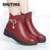 Botines de invierno para mujer con forro de polar, botines cortos de otoño e invierno acolchados de algodón, zapatos para madre, cómodos, suela suave, antideslizantes, botines cortos de tacón de cuña
