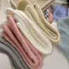 Calcetines de felpa suaves y esponjosos de color liso para otoño e invierno, cálidos para mujer, con forro polar añadido y rayas verticales engrosadas, calcetines de media pantorrilla, estilo moderno, calcetines holgados