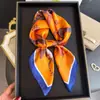 Pañuelo Estampado de Seda Artificial de Carreras de Caballos Vintage, Chal de Alta Gama, Pañuelo para el Cuello de Protección Solar, Pañuelo Cuadrado Pequeño, Pañuelo para la Cabeza, Bufanda para Mujer