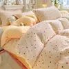 Conjunto de Roupa de Cama de Leite Fleece Estampado de Quatro Peças para Outono e Inverno Lençol de Elástico Quente Espessado Estilo Conjunto de Três Peças para Dormitório de Estudante Roupa de Cama Fofa