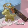 Hazte Rico Inmediatamente, Llavero de Oro Puro, Llavero de Coche con Zodiaco de Dibujos Animados, Colgante de Poni Dorado, Colgante Versátil y Lindo para Parejas