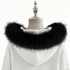 Botón transparente desmontable personalizado de fábrica con ribete de pelo sintético de mapache para abrigos, suéteres, chaquetas y gorros de punto