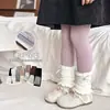 Leggings de rayas verticales cepilladas para niños estilo coreano con inserciones de encaje Pantalones cortos para niñas Pantalones exteriores para bebés y niños pequeños calcetines