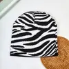 Gorro de Punto con Patrón de Cebra Blanco y Negro para Parejas, Moda Ins Coreana Otoño e Invierno, Gorro con Estampado de Vaca, Versátil y Elegante