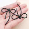 Colgante de Cinta de Lazo Hueco de Aleación de Zinc Pintado en Spray Dulce de Colores Charm DIY Accesorio para Cadena de Teléfono Moderno