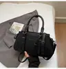 Bolsa de Mão Moderna Retro Transfronteiriça para Mulheres, Nova Bolsa Boston de Moda de Alto Padrão, Bolsa de Ombro e Transversal Versátil, Tendência