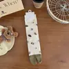 Songmu "Serie Diseñador" Calcetines de Media Pantorrilla Sin Costuras con Separador de Dedos de Cachorro Perezoso Ilustrado, Calcetines Largos Suaves y Holgados