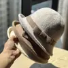 Chapéu de feltro de lã estilo Hepburn com aba redonda para mulheres outono e inverno casual versátil estilo garota rica faz o rosto parecer menor chapéu balde moderno