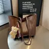 Nueva bolsa de hombro retro minimalista 2026 para mujer, gran capacidad, casual, para ir al trabajo, bolso de mano con textura tejida